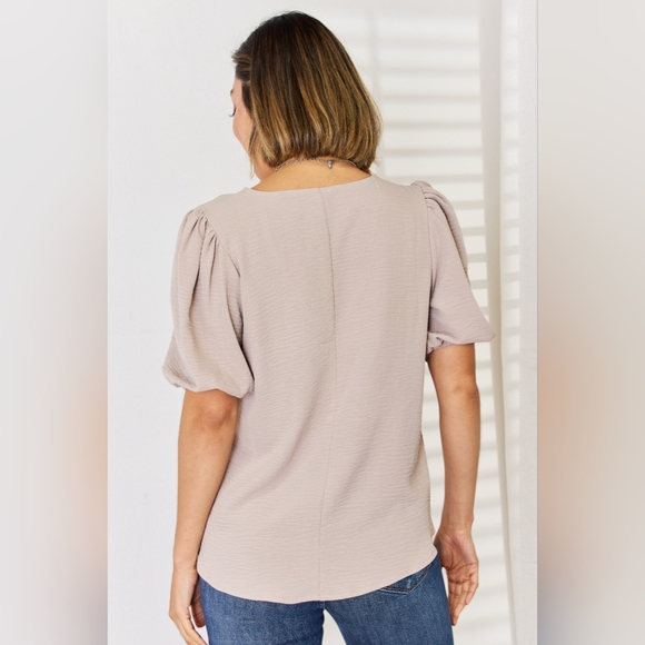 Zenana Designer V-Neck Puff Sleeve Top SALE!! 20% OFF+Discounted Shipping - Picture 2 of 6